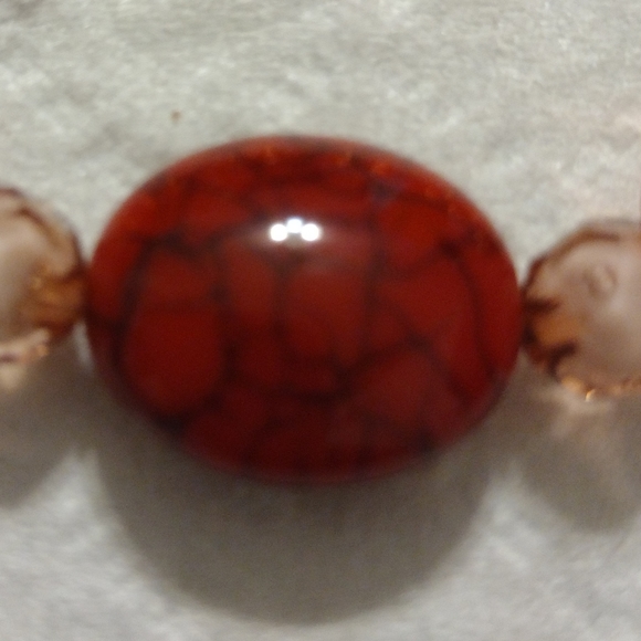 Artemis's Gems custom-made beaded bracelet with large red cracked stone gem - Picture 3 of 5
